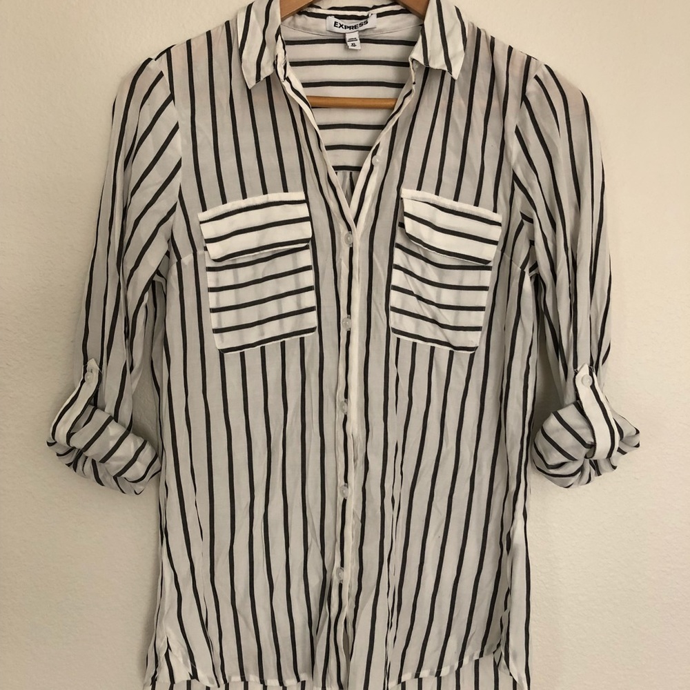 💋3 = $12  Striped button down Mid - Long Sleeve